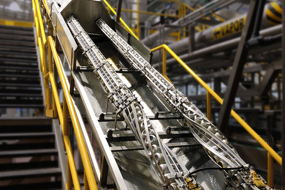 Entech can rinser on a high-speed can line